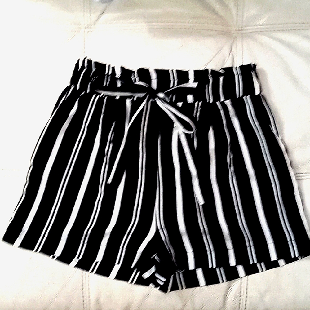 NWT! Women's Black & White Pinstriped Shorts